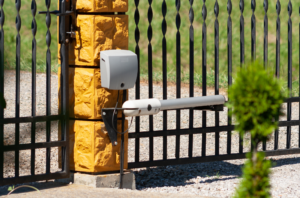 Emergency Gate Repair in Dallas: What to Do When Your Gate Won’t Close and How Much Does It Cost